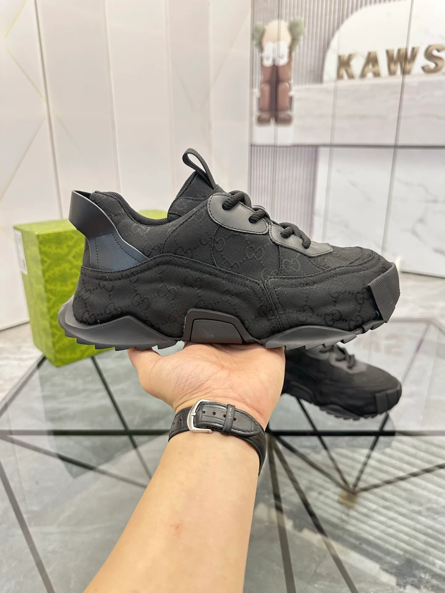 Men's shoes for sale 💰: 💰P580¥ Product trademark: Gucci* "Gucci*" low-top casual shoes Regular size: 38-45 (can be customized to 46) Large size Product materials: Upper imported cowhide stitching original material, breathable lining, original outsole. No.: 0008